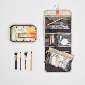 Why Hanging Wash Bags Are a Must for Stylish & Smart Travellers