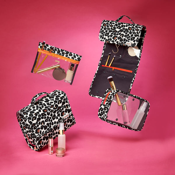 hanging wash bag Emma with clear makeup bag in leopard print