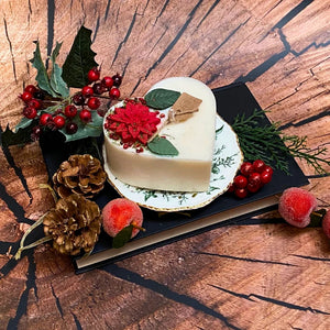 Large Heart Soy Candle with Winter Poinsettia – Hollyberry | Black Gift Box