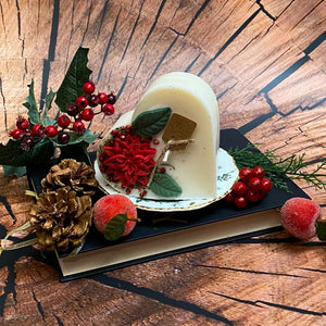 Large Heart Soy Candle with Winter Poinsettia – Hollyberry | Black Gift Box