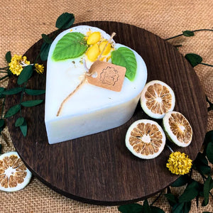Small Heart Soy Candle with Lemon – Verbena | Black Gift Box
