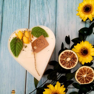 Small Heart Soy Candle with Lemon – Verbena | Black Gift Box